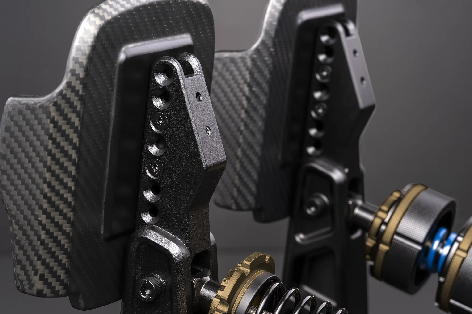Fanatec Podium Pedals Formula + GT Pedal Plates – Kompaktní connection box