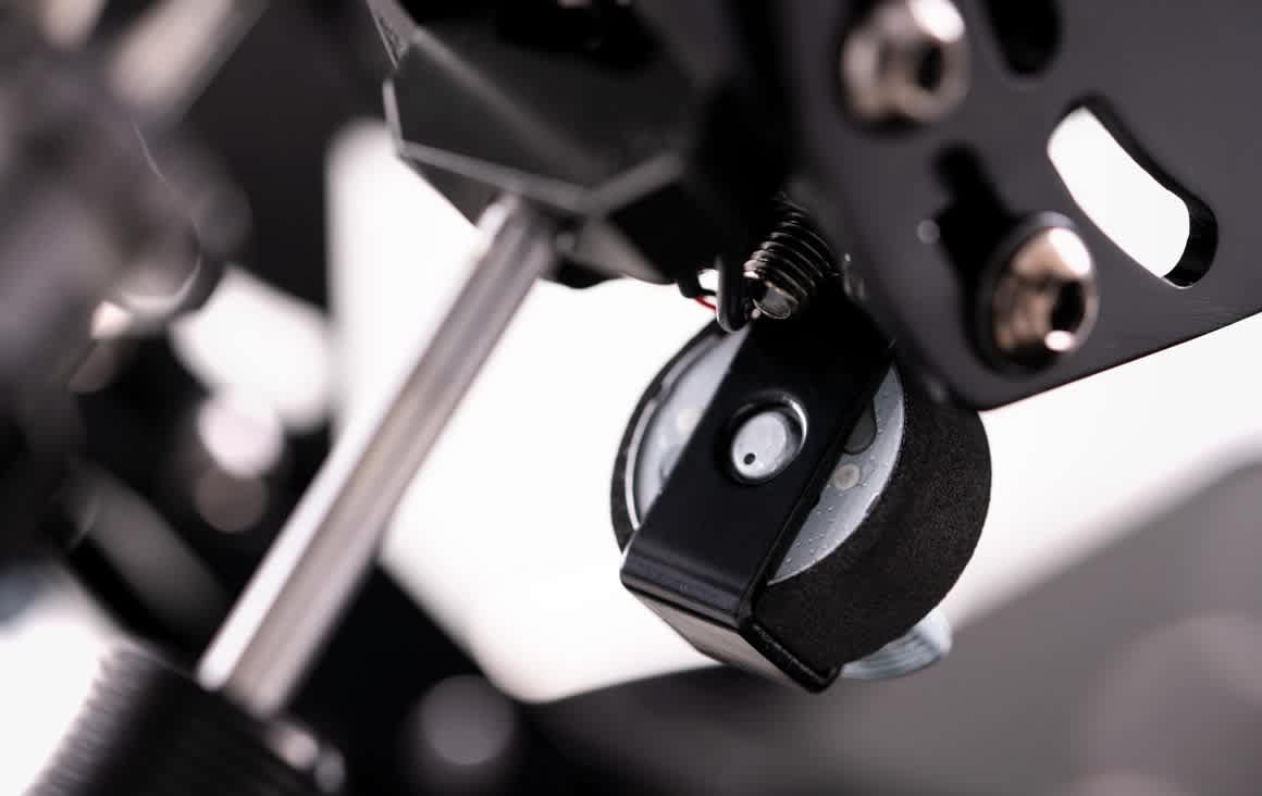 Fanatec ClubSport Pedals V3 Inverted – Vibrační zpětná vazba