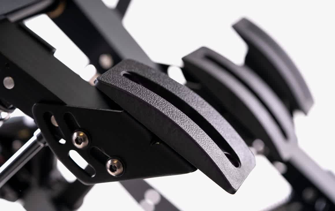 Fanatec ClubSport Pedals V3 Inverted – Damper kit už v balení