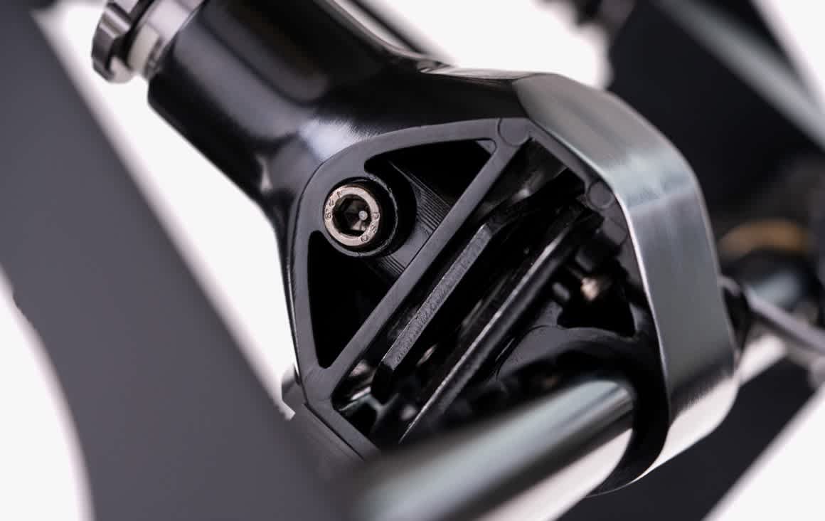 Fanatec ClubSport Pedals V3 Inverted – Závěsná brzda i spojka