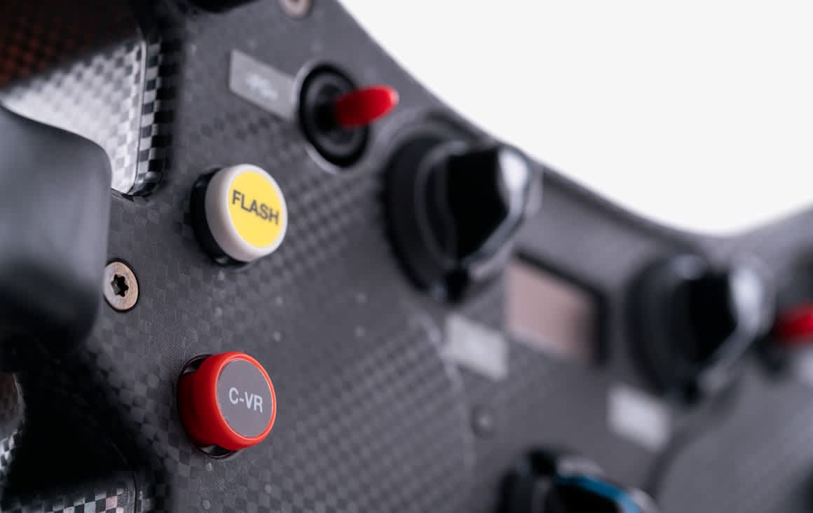 Caps coloridos com fundos e etiquetas — exemplo de 'FLASH' e 'C-VR'